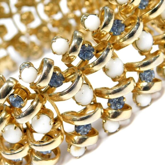 RARE Vtg 1950s HATTIE CARNEGIE Bracelet Signed Blue Rhinestones White Milk Glass - Picture 6 of 7